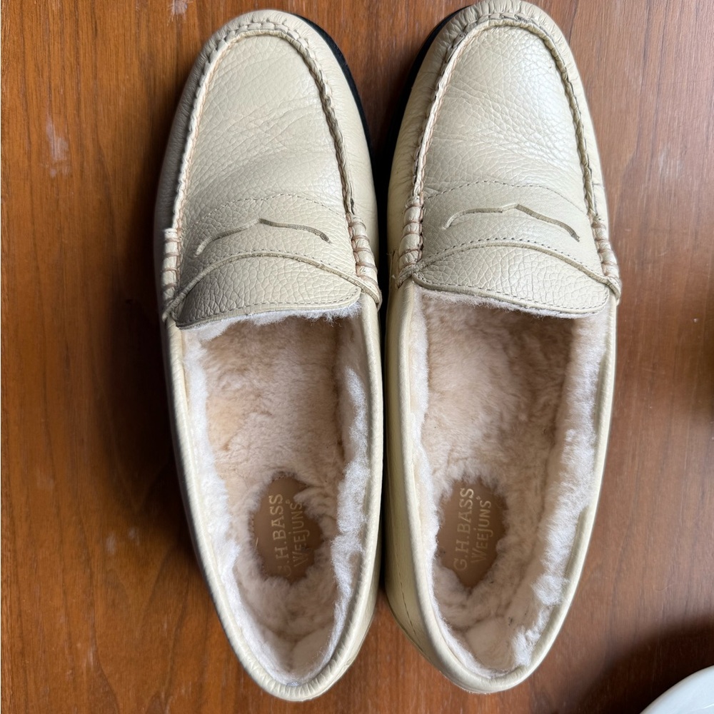 G.H Bass Weejuns Cream Loafers